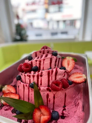 Waldbeereneis im Eiscafé San Remo